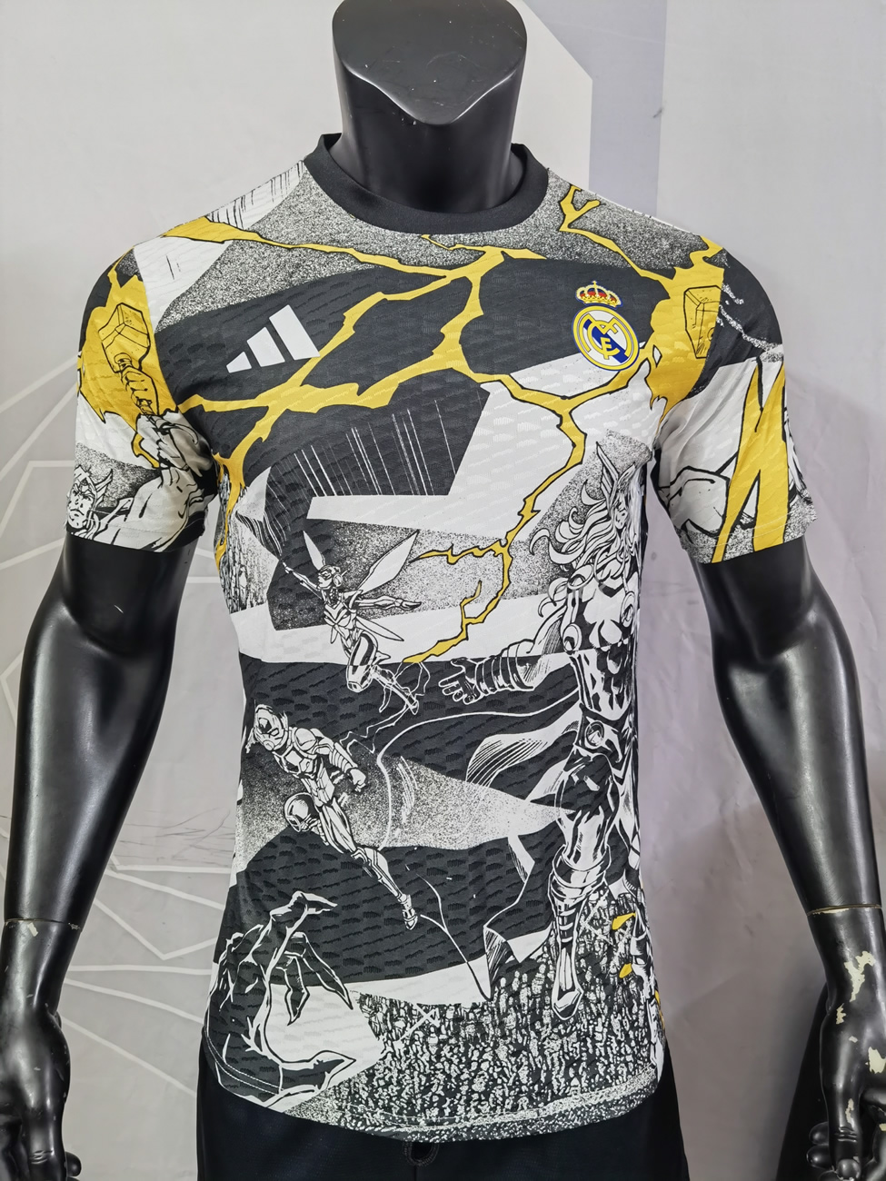 Real Madrid Collaboration (1) - www.newkick.org